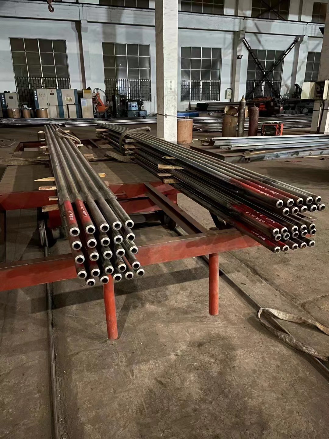 水冷壁管屏|管中心距76.2mm，管屏長6米、5根一組，Φ63.5×7.1內螺紋管，鰭片8mm